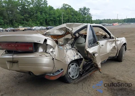 1994 Toyota Camry Le z USA, uszkodzony, nr VIN 4T1SK12E4RU432450